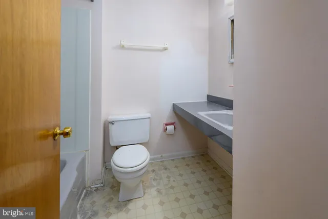 $420,000 | 9 Hedgerow Court, Oaklyn, NJ 08107