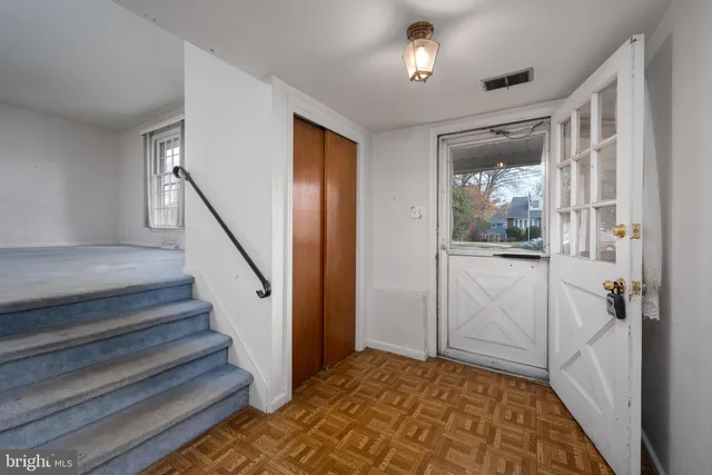 $420,000 | 9 Hedgerow Court, Oaklyn, NJ 08107