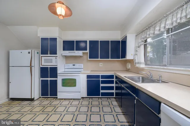 $420,000 | 9 Hedgerow Court, Oaklyn, NJ 08107