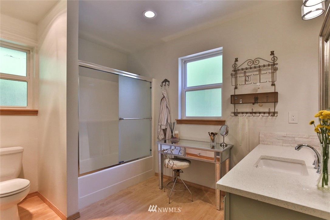 17530 Southeast 110th Street Renton, WA 98059 - Photo 12 of 25