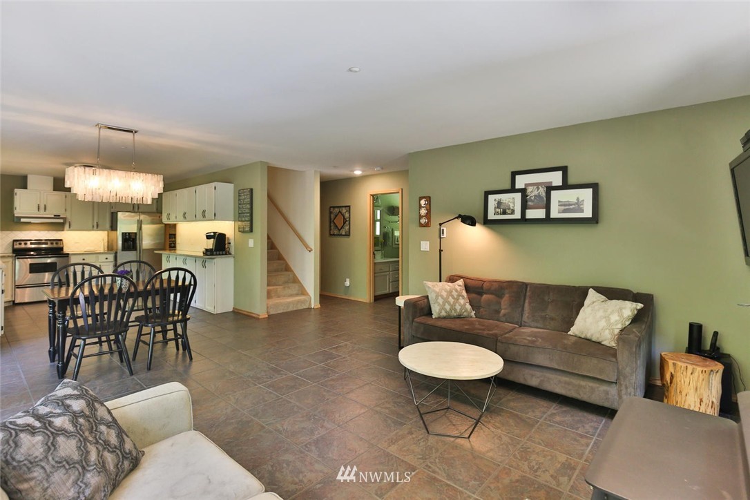 17530 Southeast 110th Street Renton, WA 98059 - Photo 3 of 25