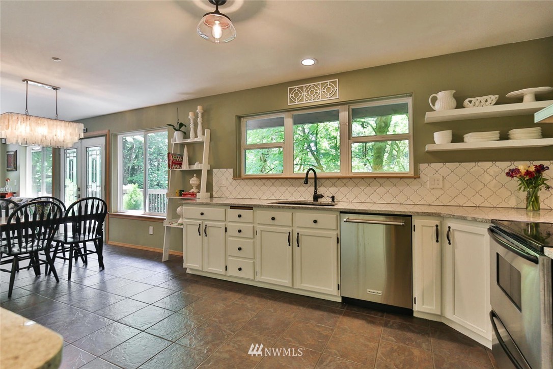 17530 Southeast 110th Street Renton, WA 98059 - Photo 6 of 25
