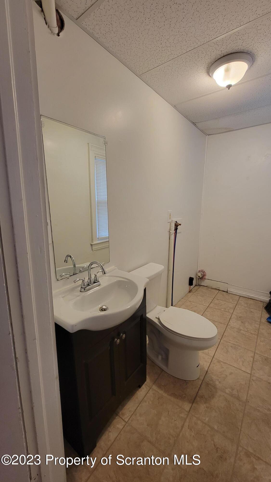 545 North Sumner Avenue Scranton, PA 18504 - Photo 13 of 23 1/2 Bathroom