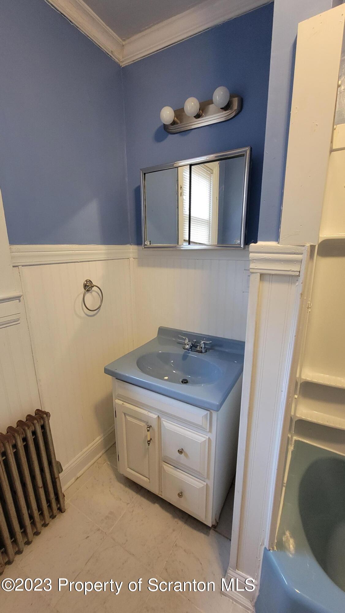 545 North Sumner Avenue Scranton, PA 18504 - Photo 22 of 23 Full Bathroom