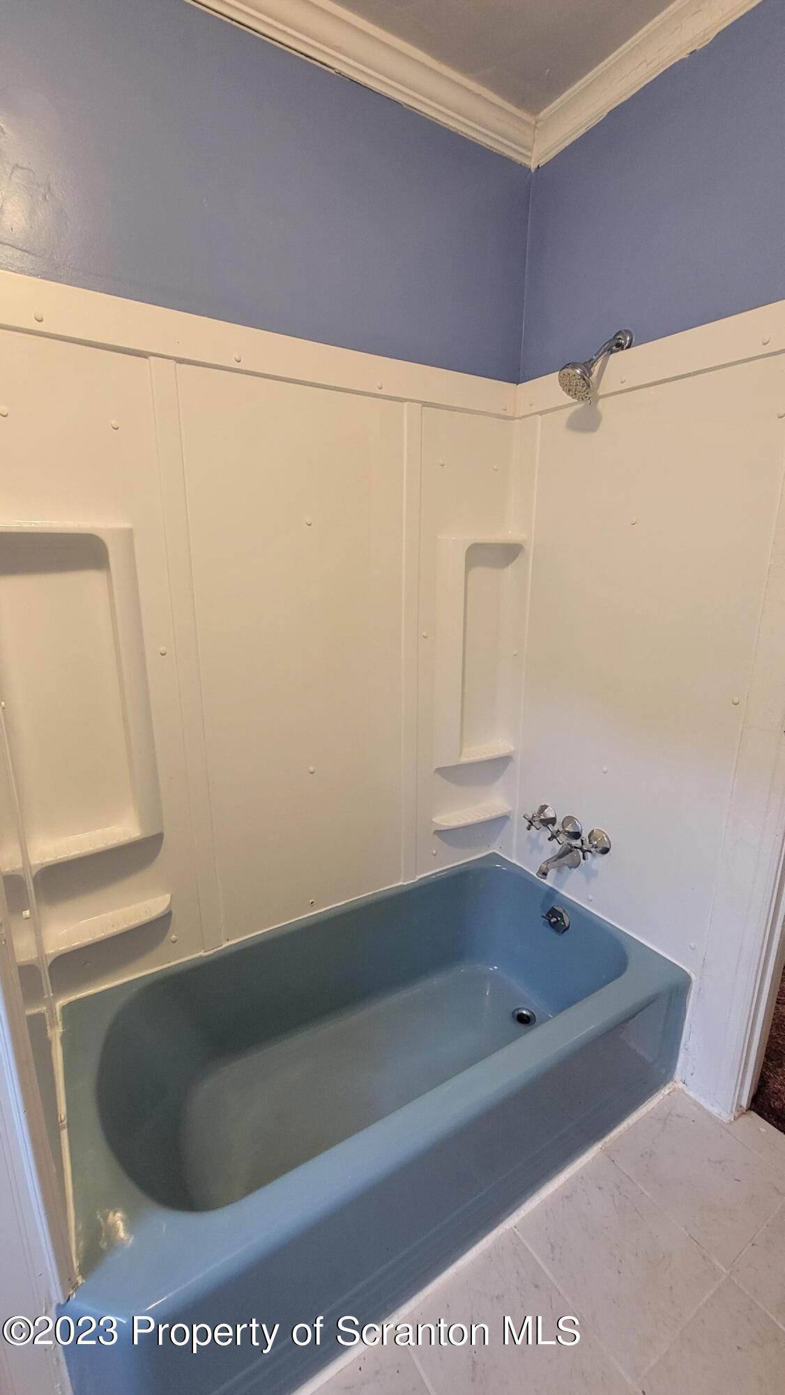 545 North Sumner Avenue Scranton, PA 18504 - Photo 23 of 23 Full Bathroom