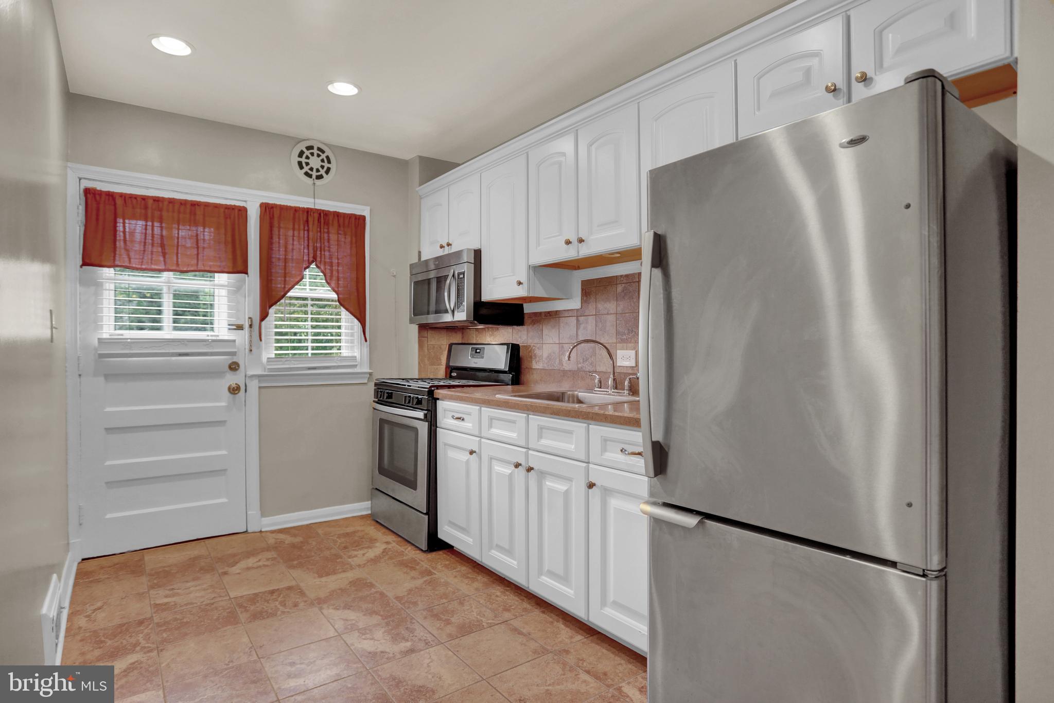 1634 Walterswood Road Baltimore, MD 21239 - Photo 3 of 28 Stainless Steel Appliances
