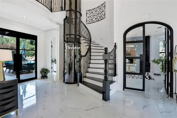 a view of an entryway with a livingroom