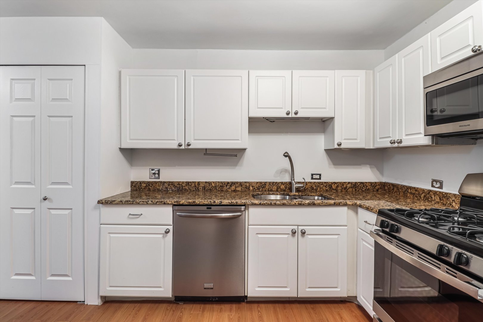 230 East Ontario Street, Unit 905 Chicago, IL 60611 - Photo 11 of 25