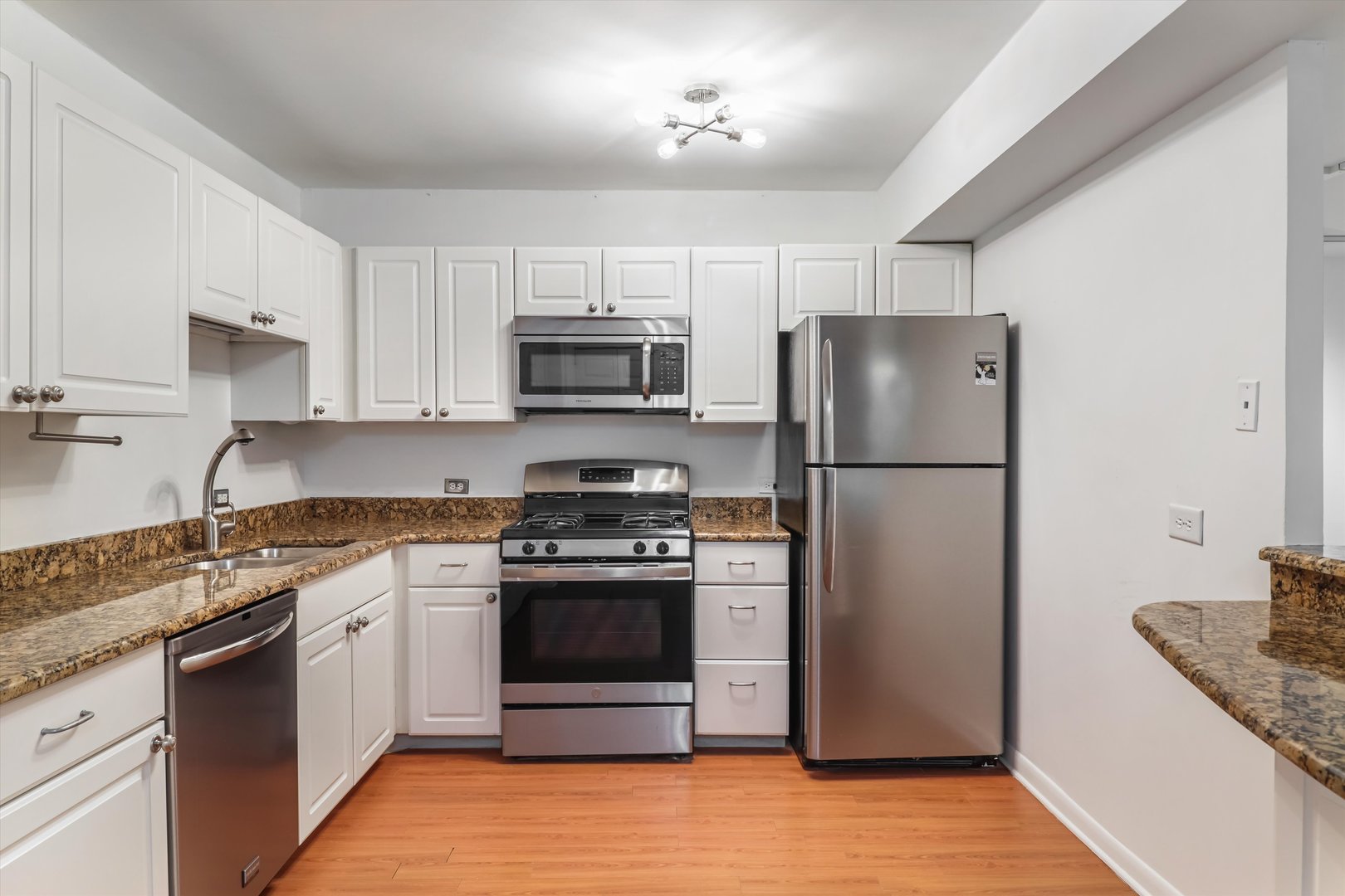 230 East Ontario Street, Unit 905 Chicago, IL 60611 - Photo 10 of 25