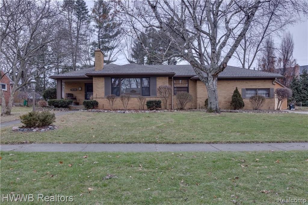 18134 Riverside Drive Beverly Hills, MI 48025 - Photo 1 of 34