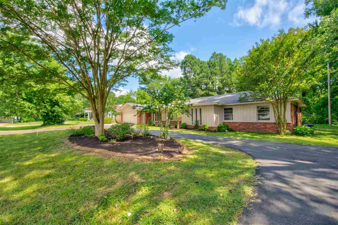 3828 Lucy Road Millington, TN 38053 - Photo 12 of 23 Who hasn't always dreamed of having a circular driveway?