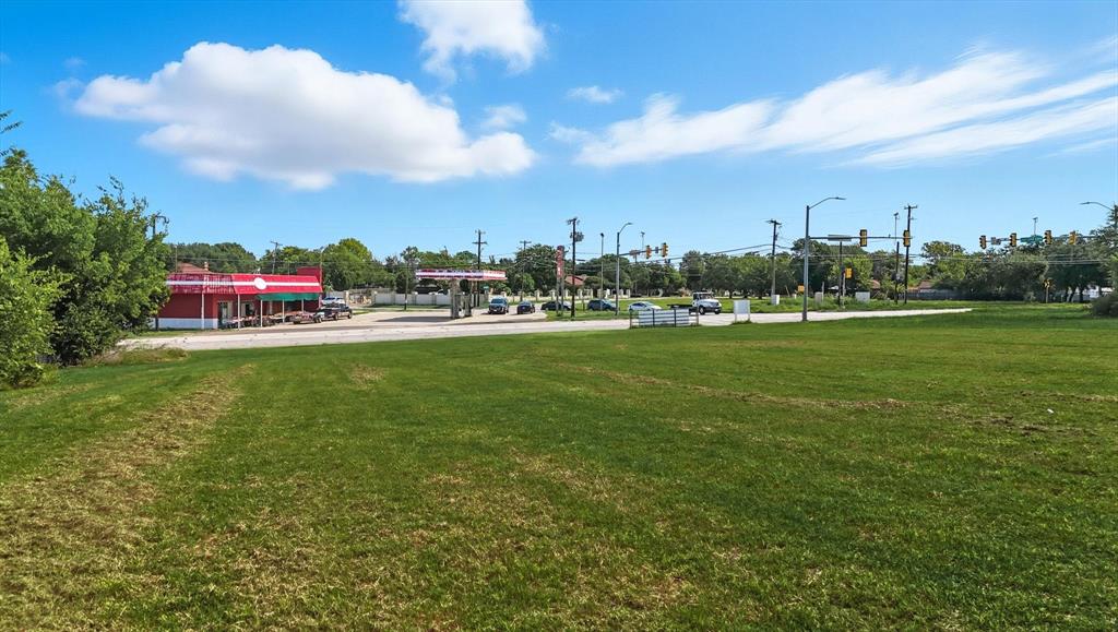 5295 Boat Club Road Fort Worth, TX 76135 - Photo 3 of 20