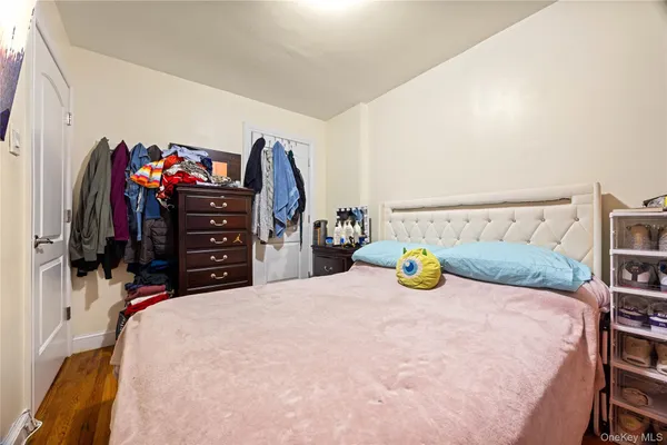 a bedroom with a bed and a flat tv screen