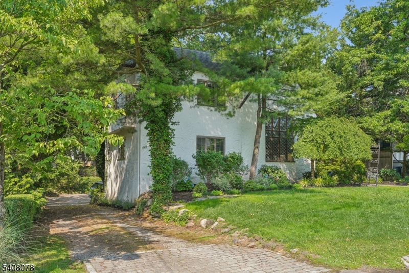 90 Whitney Road Short Hills, NJ 07078 - Photo 3 of 38