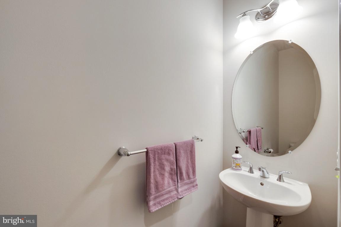 4617 Bridle Ridge Road Upper Marlboro, MD 20772 - Photo 25 of 68 First Floor Powder Room