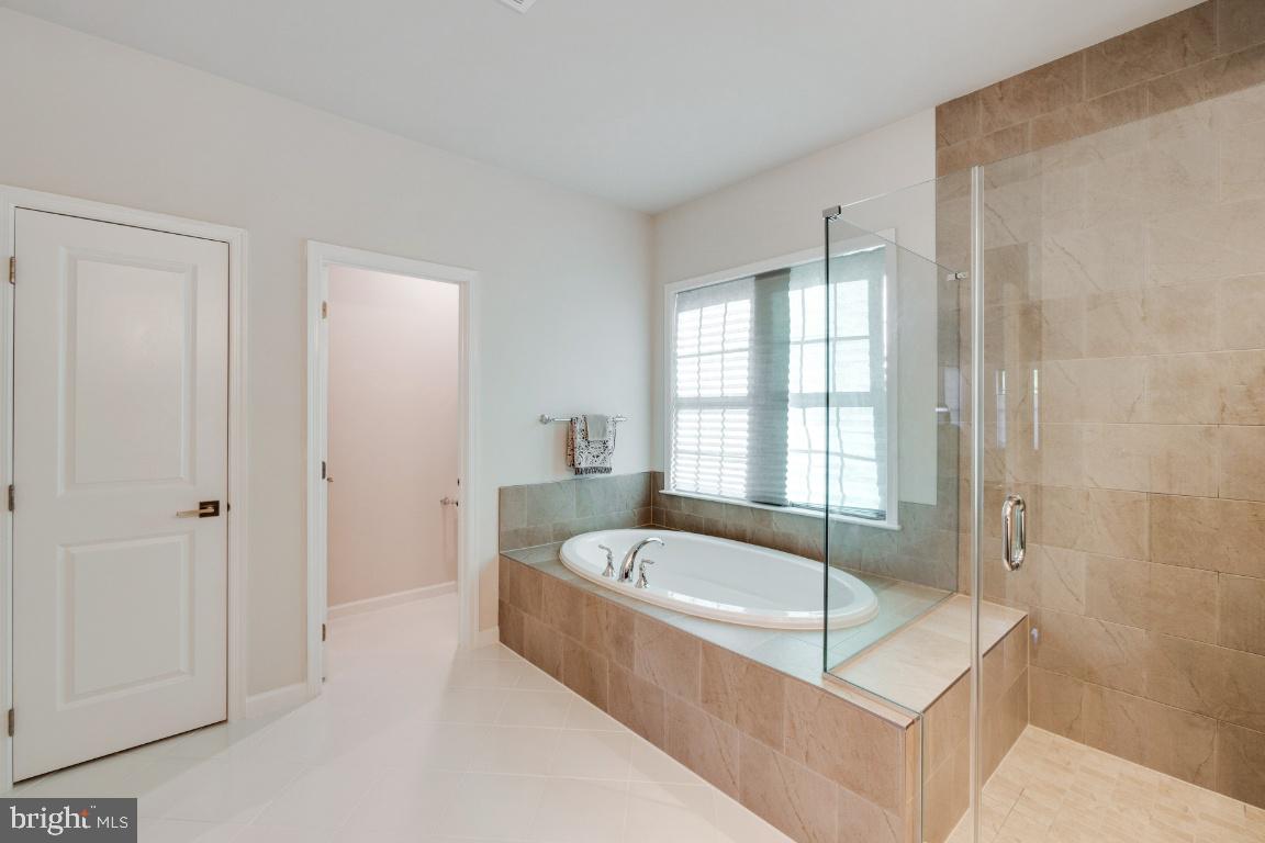 4617 Bridle Ridge Road Upper Marlboro, MD 20772 - Photo 33 of 68 Primary Bathroom