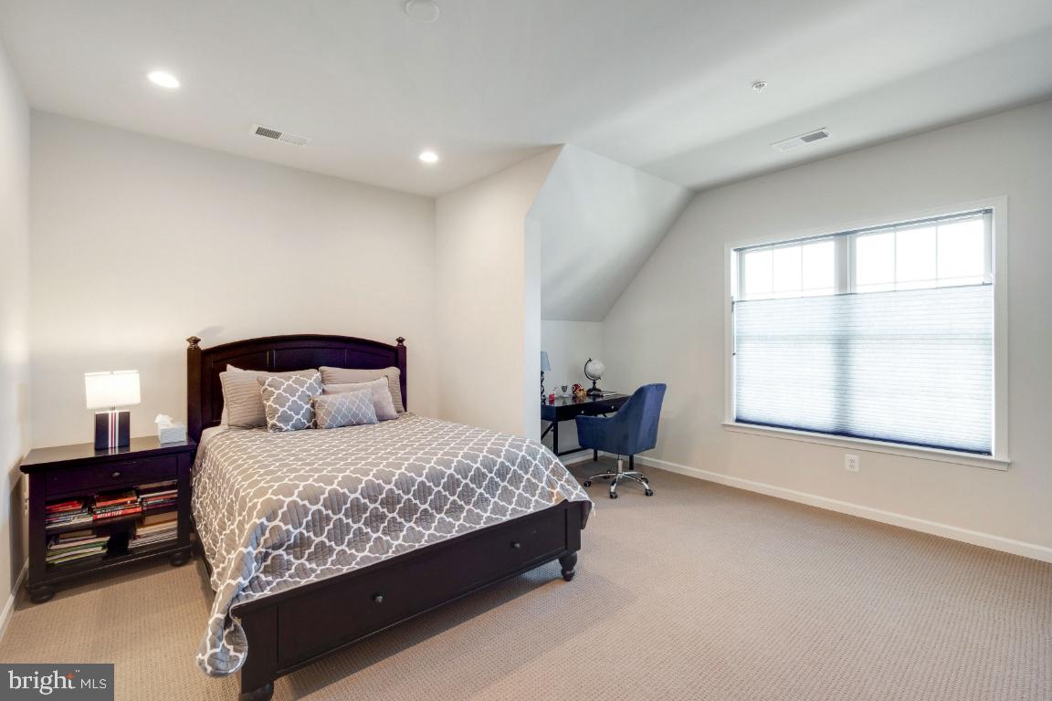 4617 Bridle Ridge Road Upper Marlboro, MD 20772 - Photo 36 of 68 Bedroom with Full Bathroom