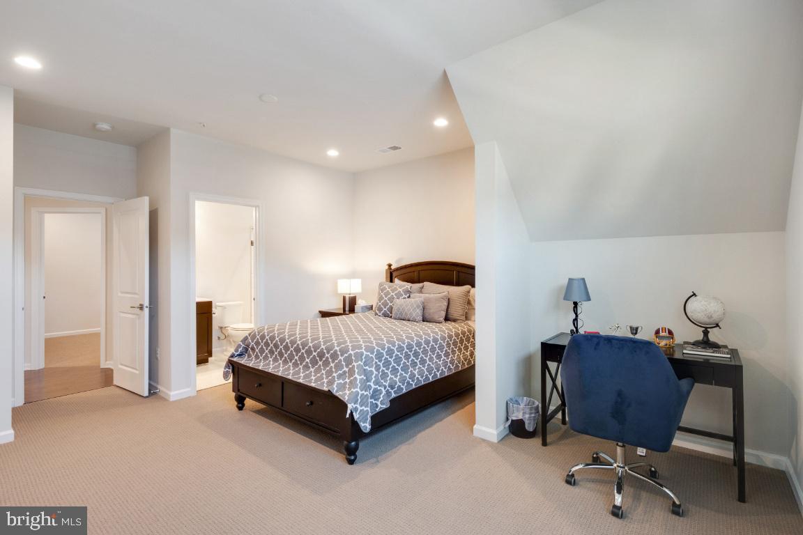 4617 Bridle Ridge Road Upper Marlboro, MD 20772 - Photo 37 of 68 Bedroom with Full Bathroom
