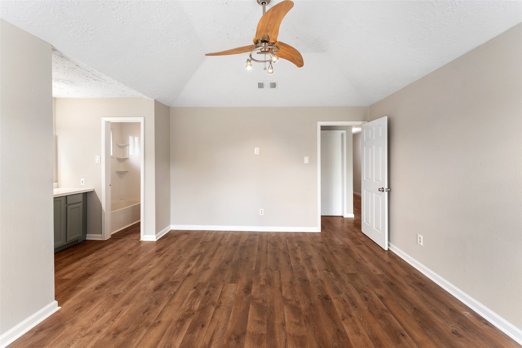 2327 Rittenmore Drive Missouri City, TX 77489 - Photo 11 of 16 Primary bedroom.