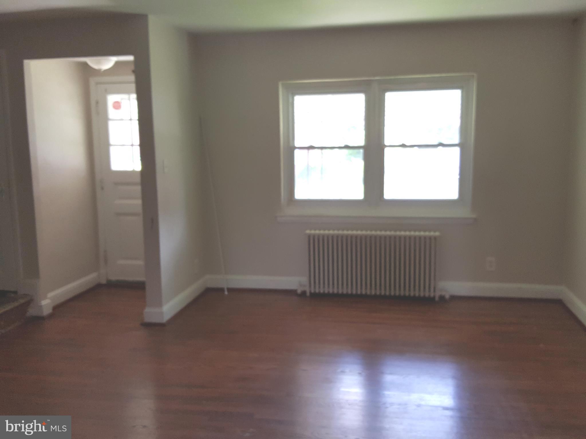 5607 Clearspring Road Baltimore, MD 21212 - Photo 4 of 14 LIVING ROOM
