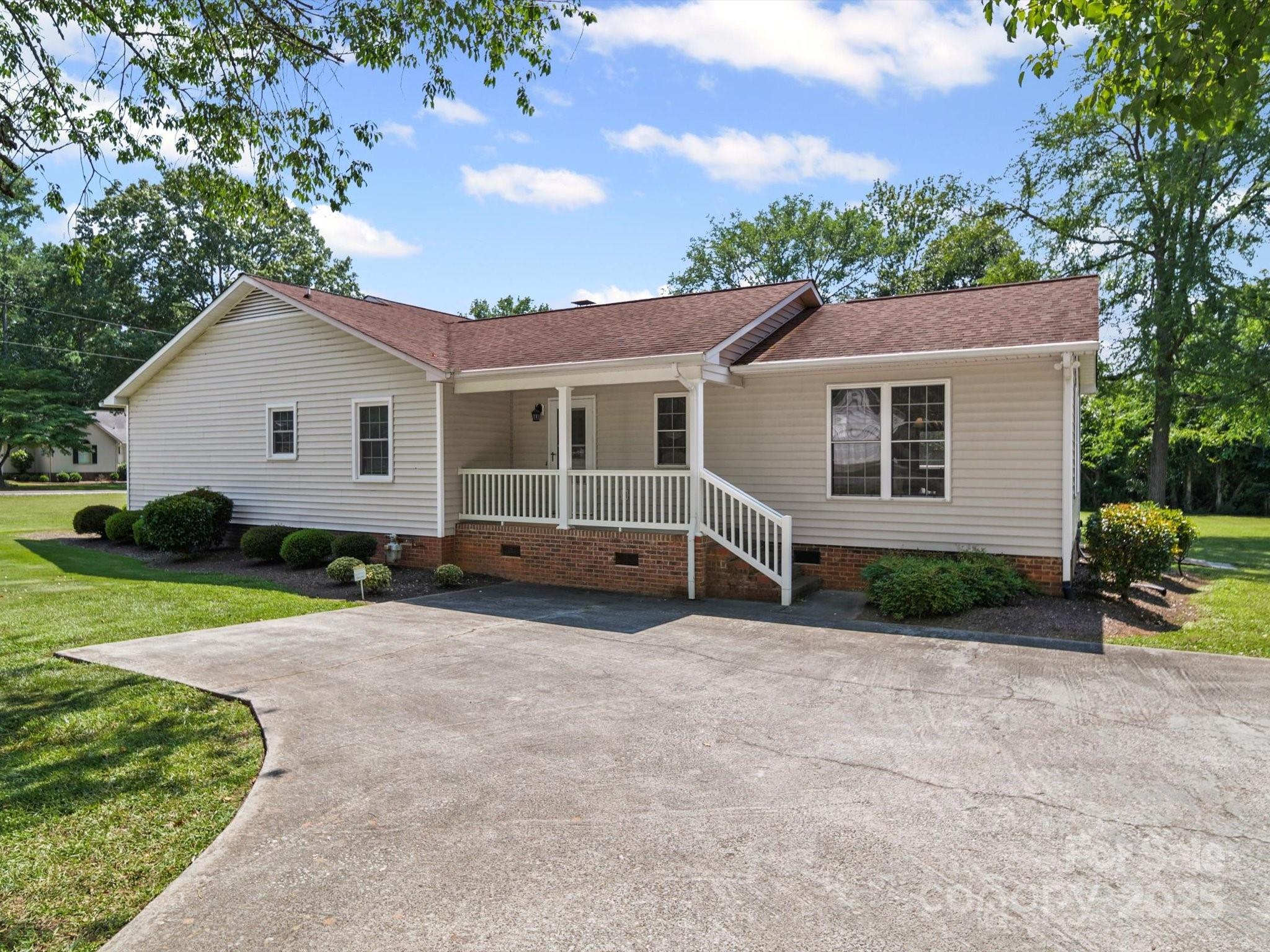 1302 Hawthorne Road Lancaster, SC 29720 - Photo 3 of 22 Gallery Image 3
