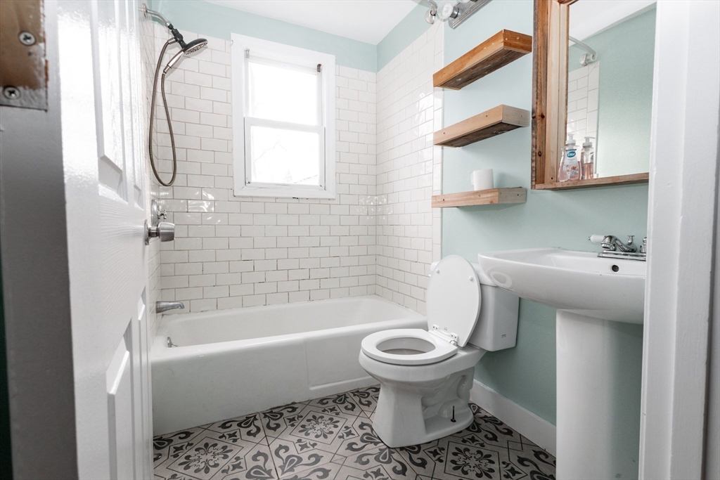 6 Indian Road Holbrook, MA 02343 - Photo 8 of 20 Gallery Image 8