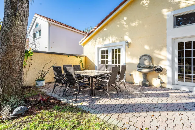 a view of a dinning table and chairs in the patio