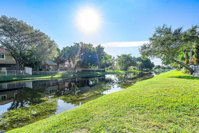 a view of a lake with houses in outdoor space