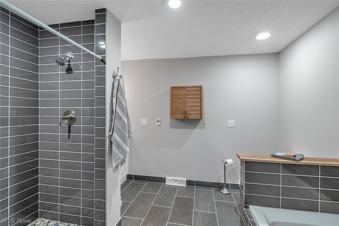 7048 Pinehill Road Painesville, OH 44077 - Photo 27 of 35 Gallery Image 27
