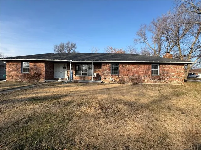 $245,000 | 818 Sycamore Street, Lacygne, KS 66040