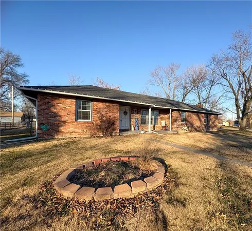 $242,900 | 818 Sycamore Street, Lacygne, KS 66040