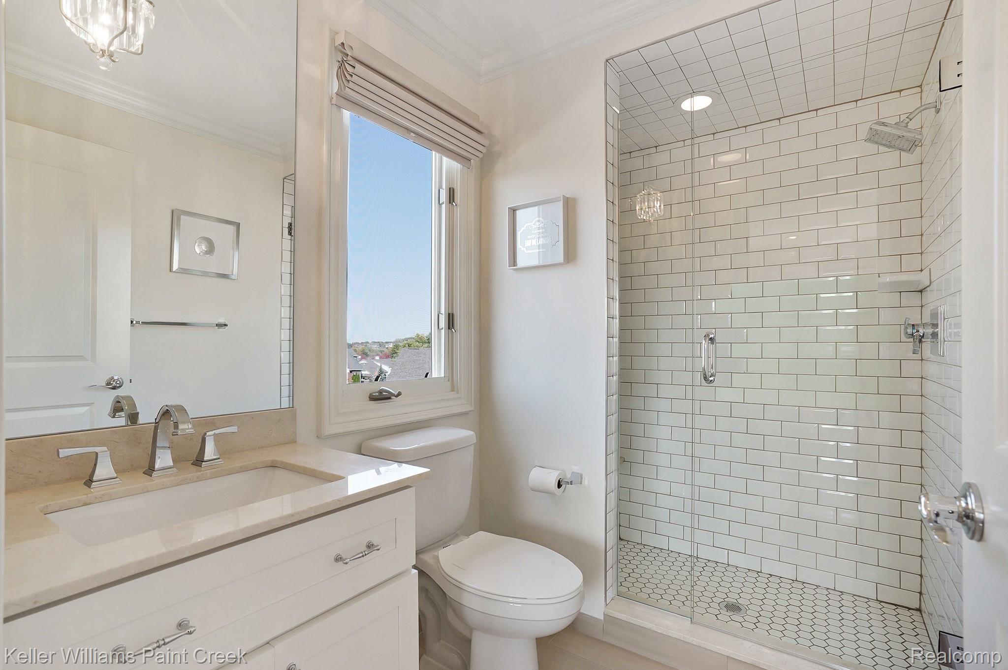 2772 North Addison Circle Rochester, MI 48306 - Photo 49 of 71 Bright EnSuite with clean finishes