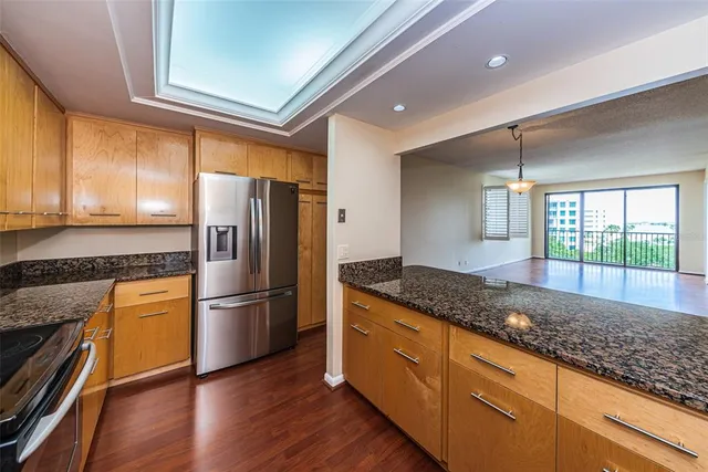 a view of a garden with a bench in front of it