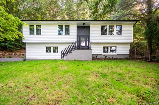 a view of a house with a backyard