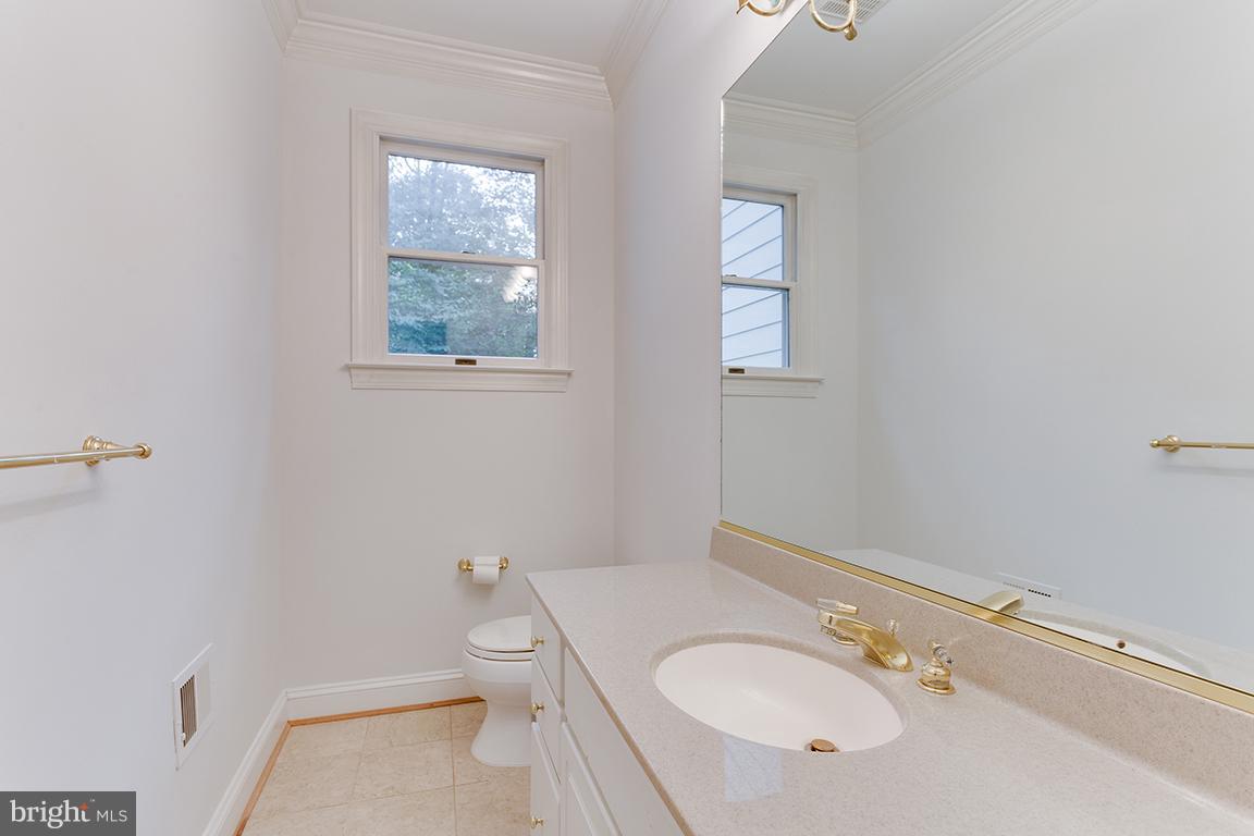 8002 Overhill Road Bethesda, MD 20814 - Photo 24 of 30 Bath
