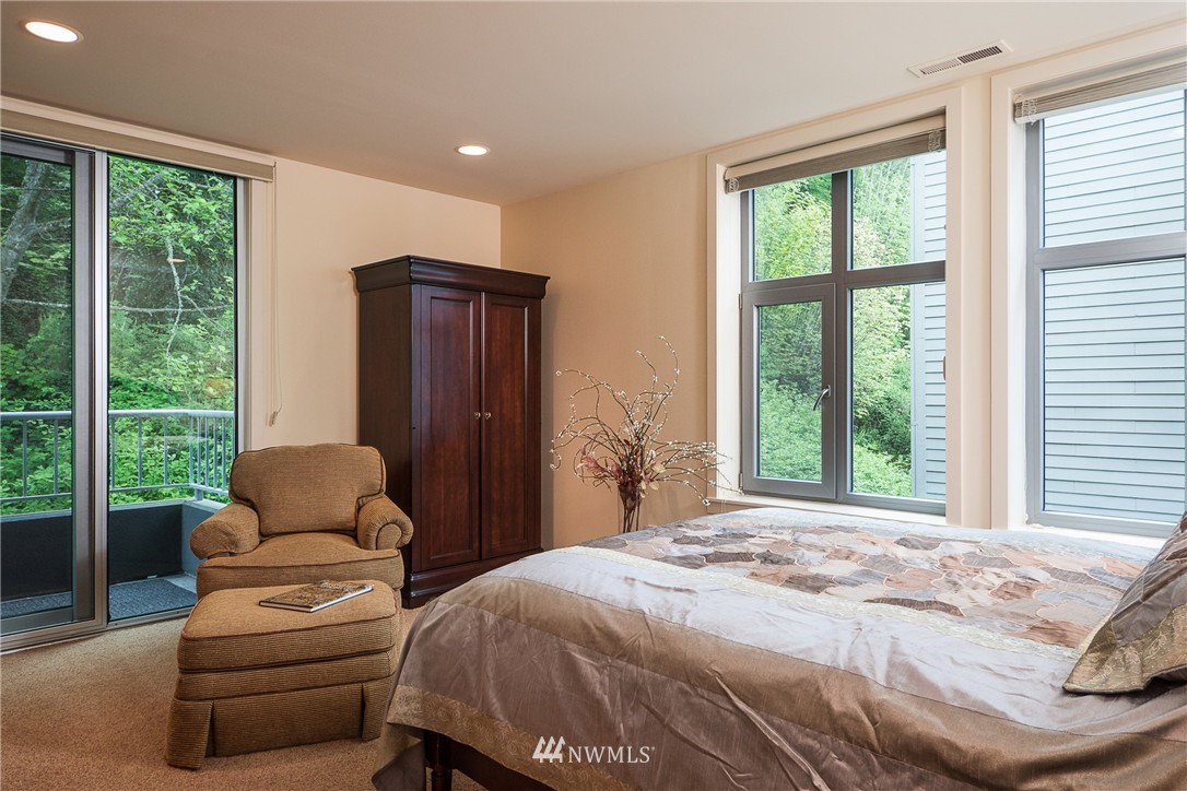 1374 Alki Avenue Southwest, Unit 400 Seattle, WA 98116 - Photo 16 of 24