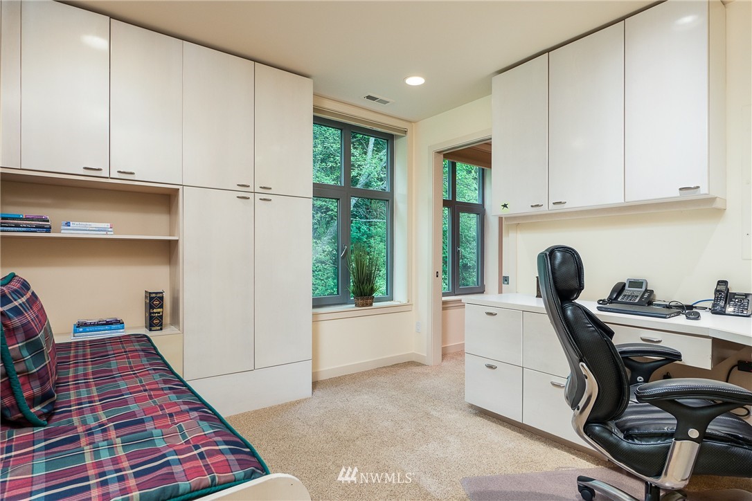 1374 Alki Avenue Southwest, Unit 400 Seattle, WA 98116 - Photo 18 of 24