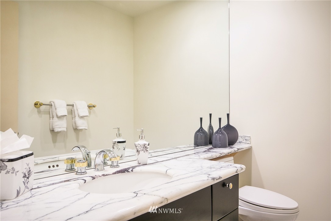 1374 Alki Avenue Southwest, Unit 400 Seattle, WA 98116 - Photo 19 of 24