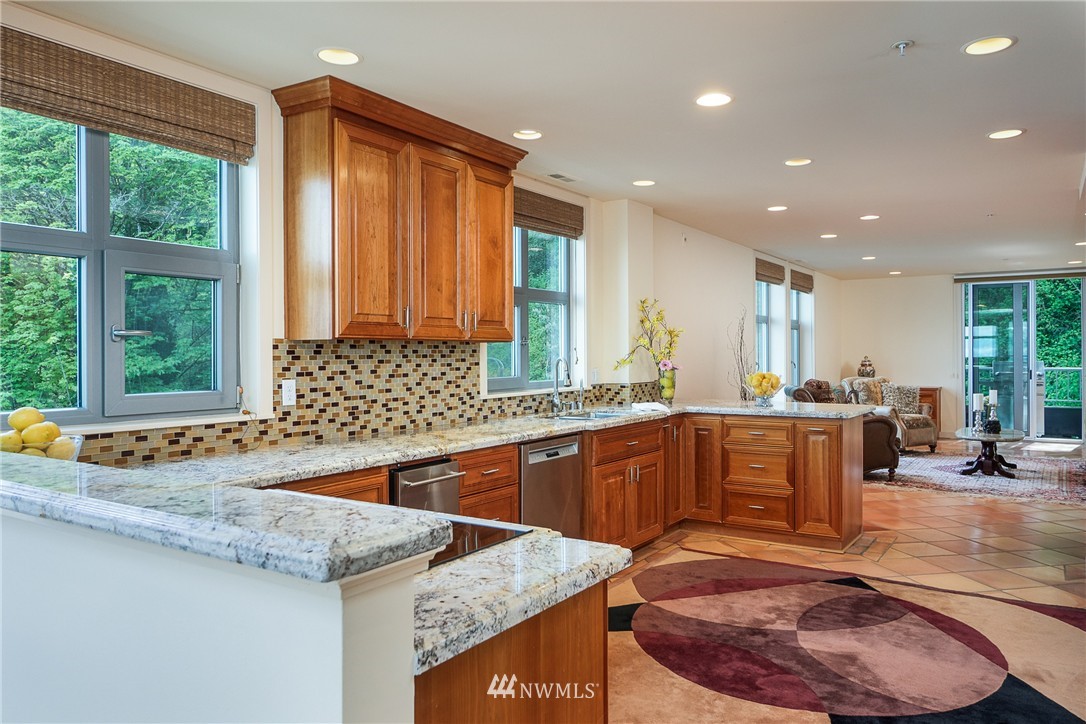 1374 Alki Avenue Southwest, Unit 400 Seattle, WA 98116 - Photo 8 of 24