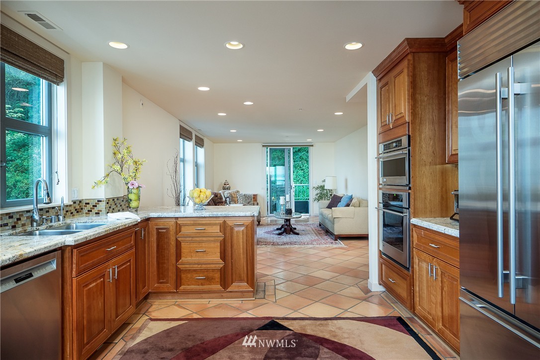 1374 Alki Avenue Southwest, Unit 400 Seattle, WA 98116 - Photo 9 of 24