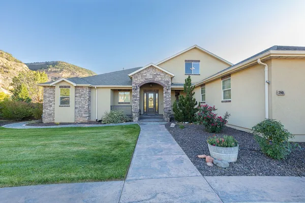 $950,000 | 799 West Chuwi Path, New Harmony, UT 84757