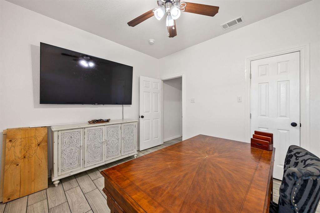 150 Browning Court Springtown, TX 76082 - Photo 21 of 36