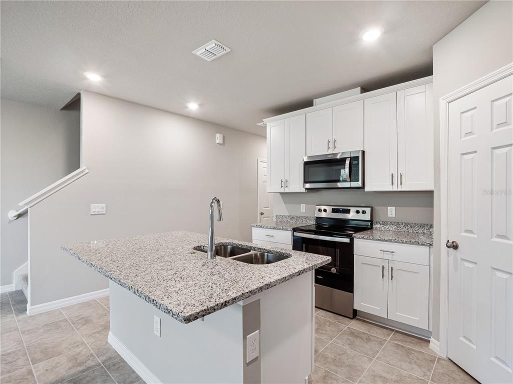 658 Legacy Loop Davenport, FL 33896 - Photo 5 of 26