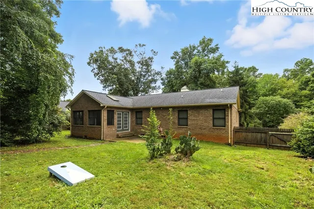 a view of house with a yard