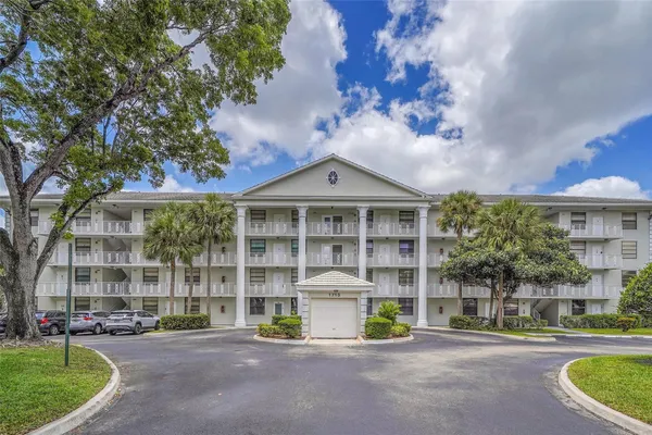 $2,400 | 1713 Whitehall Drive, Unit 103, Davie, FL 33324