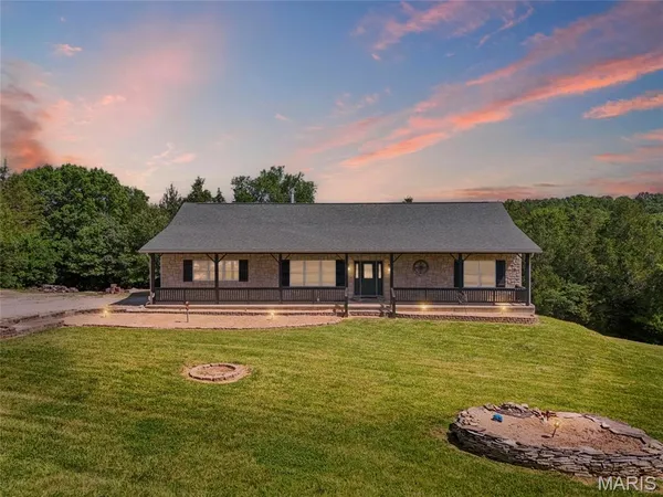 $425,000 | 3009 Thompson Road, De Soto, MO 63020