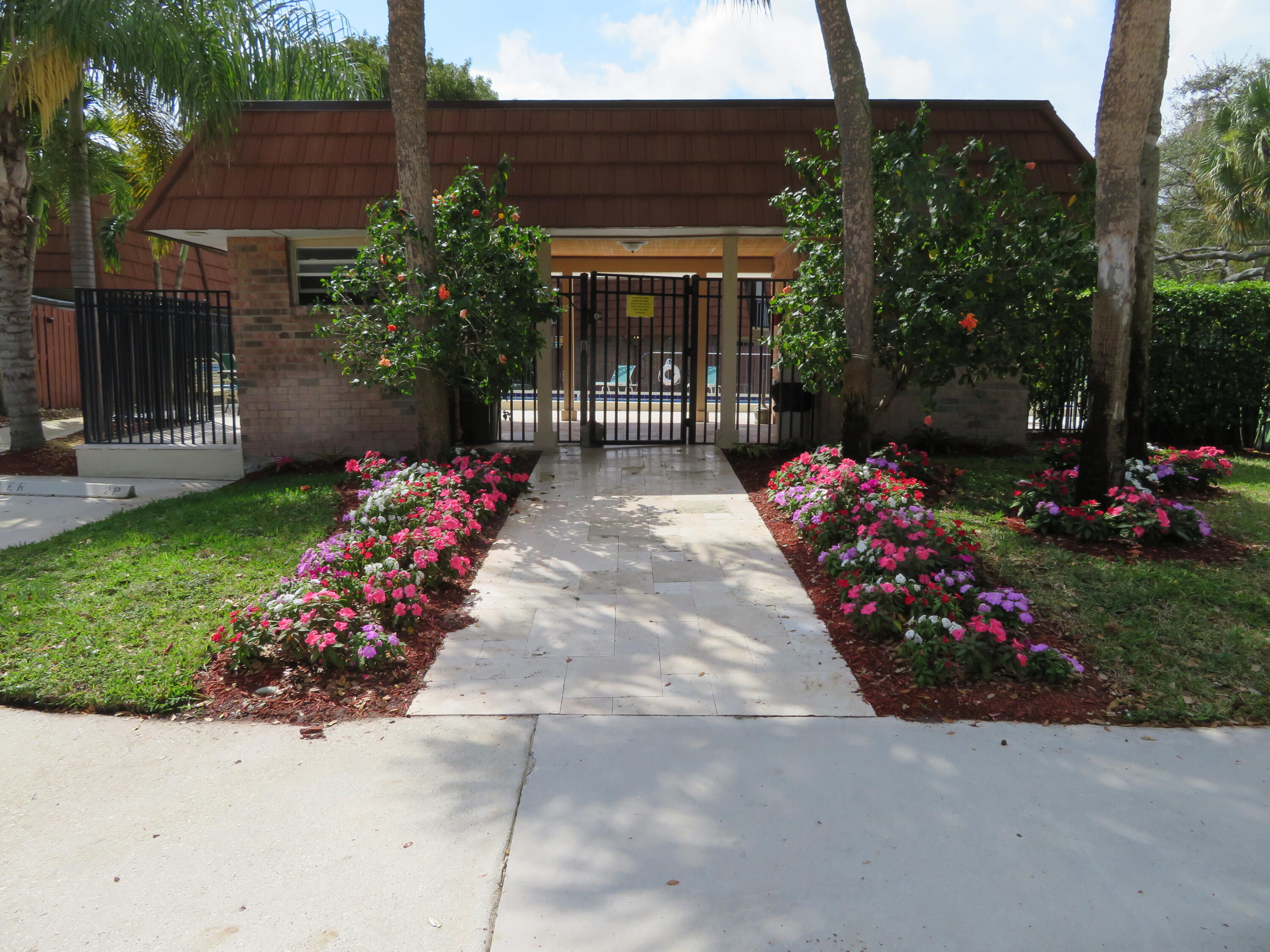 1540 Masters Circle, Unit 180 Delray Beach, FL 33445 - Photo 25 of 28 a view of a house with a yard and garden