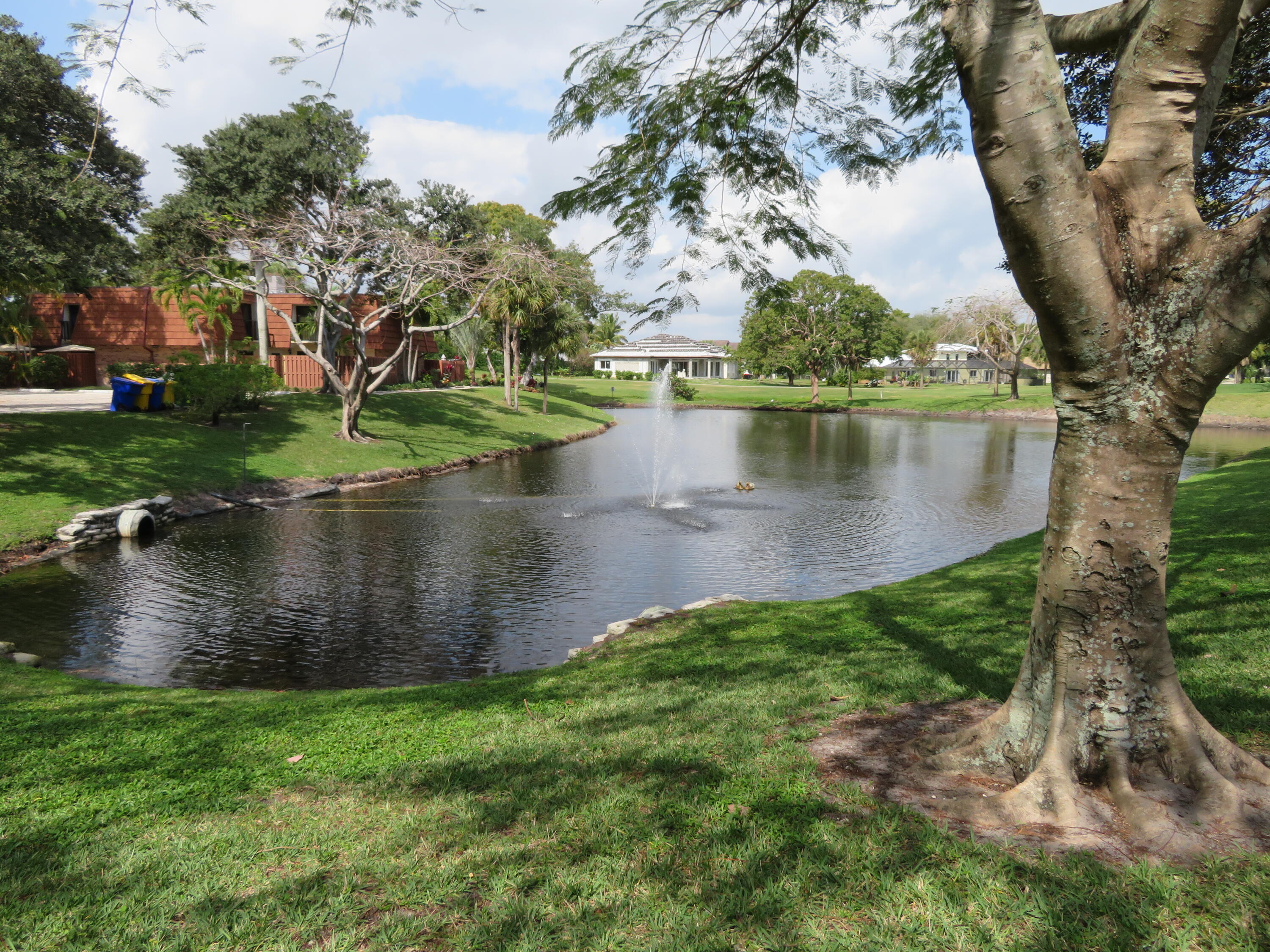 1540 Masters Circle, Unit 180 Delray Beach, FL 33445 - Photo 28 of 28 an aerial view of a house with a yard and a fountain