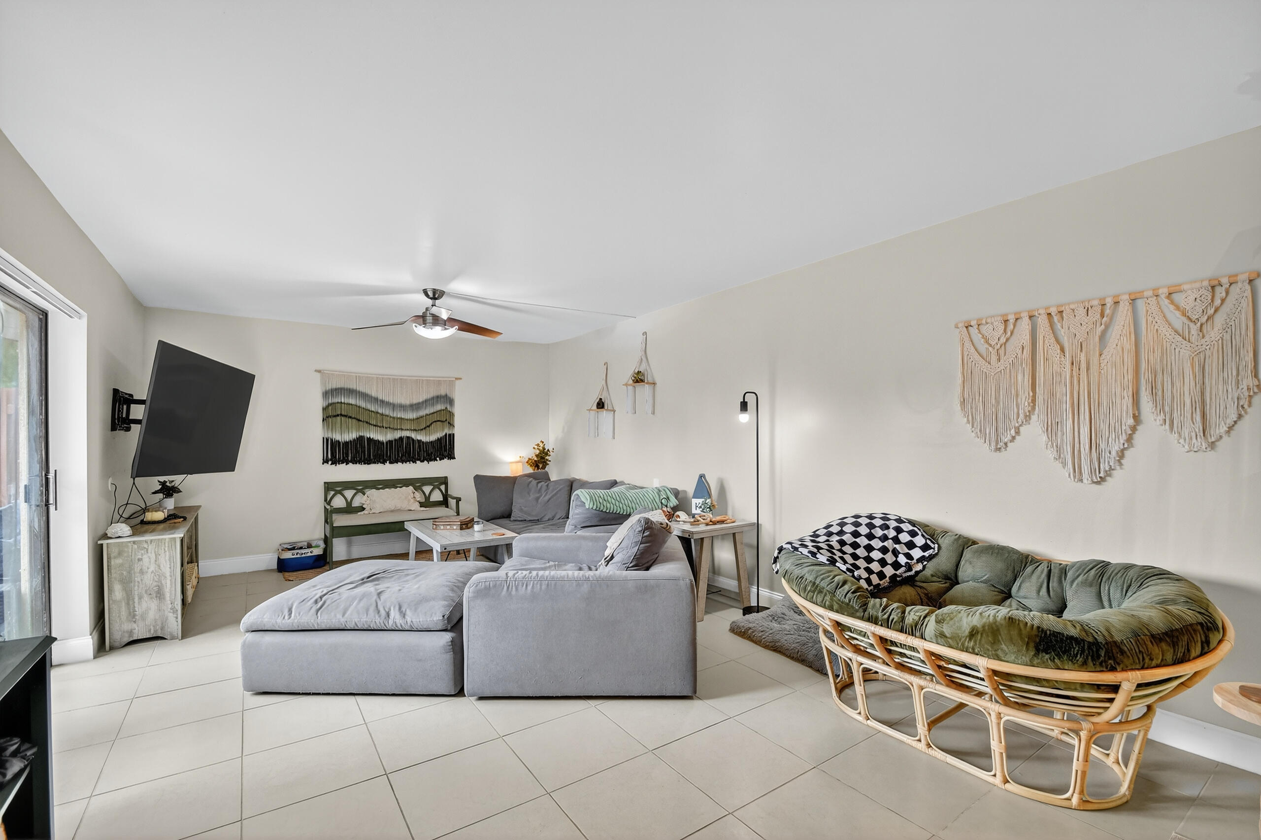 1540 Masters Circle, Unit 180 Delray Beach, FL 33445 - Photo 8 of 28 a living room with furniture and a flat screen tv