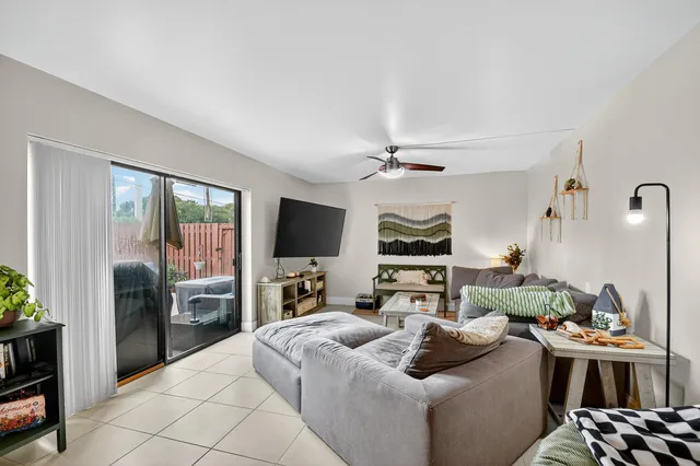 $339,900 | 1540 Masters Circle, Unit 180, Delray Beach, FL 33445